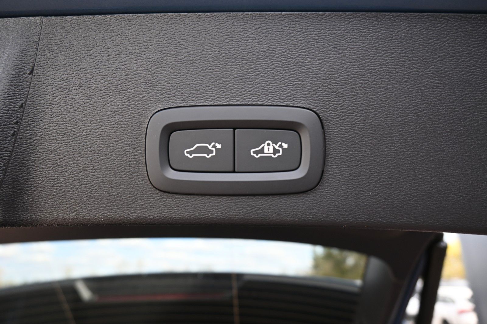 Fahrzeugabbildung Volvo XC40 B3 DKG Ultra Dark*FSHZG*PANO*360°*ACC