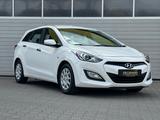Hyundai i30 cw 1.Hand/8-fach bereift/Garantie - gebrauchte Hyundai i30 aus dem Jahr 2013
