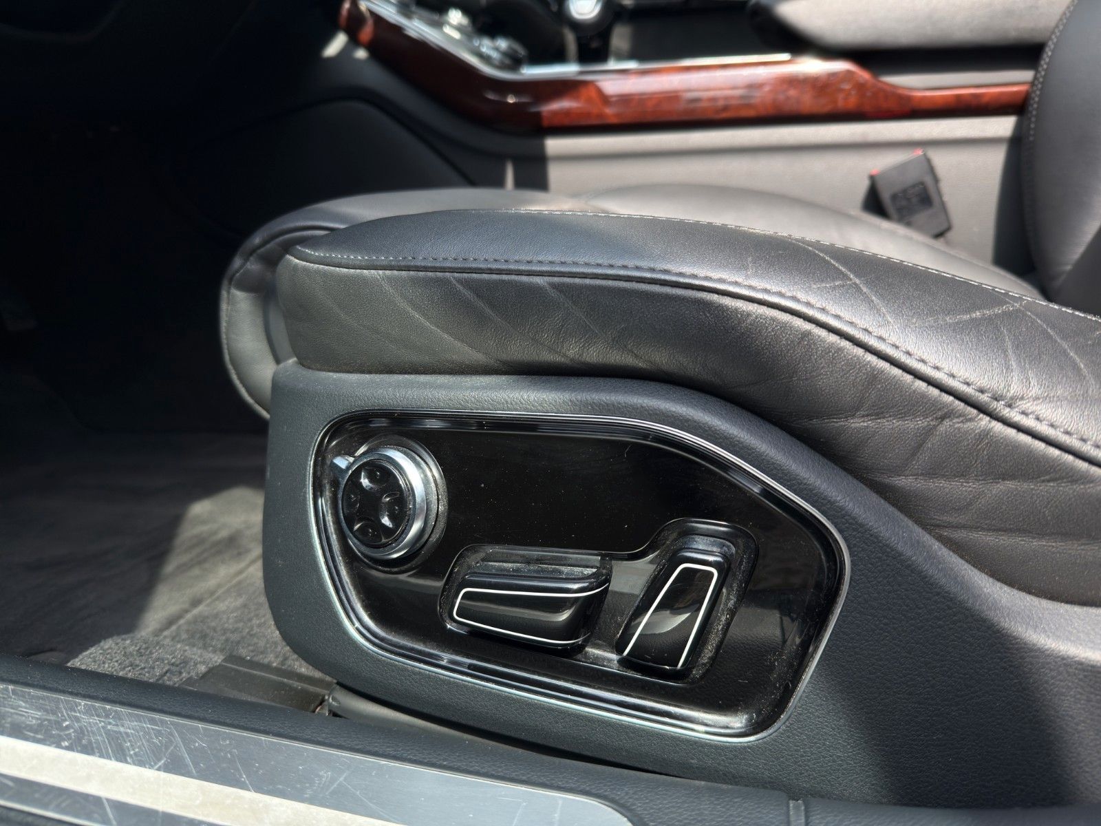 Fahrzeugabbildung Audi A8 quattro Keyless/Kamera/Memory/Bhz-Lenkrad