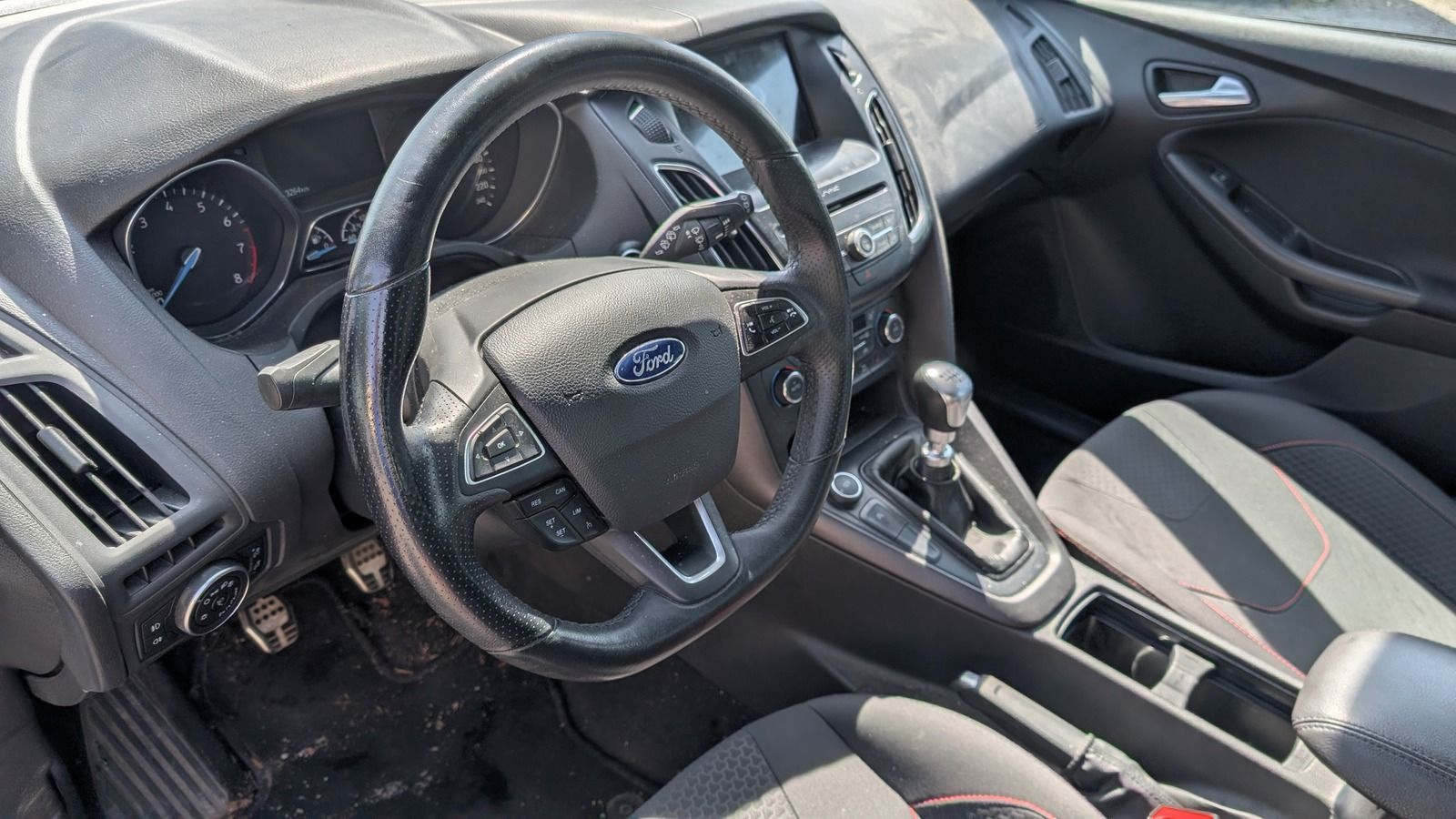 Fahrzeugabbildung Ford Focus Turnier 1.0 eco Boost * beh. FS * SHZ * PD