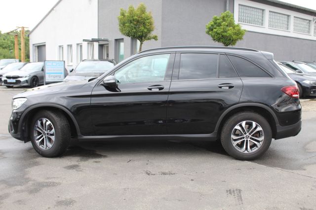 MERCEDES-BENZ GLC 220d 4Matic+Night PAKET+AHK+Kamera+Sportsitz