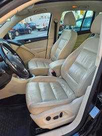 Volkswagen Tiguan - 12