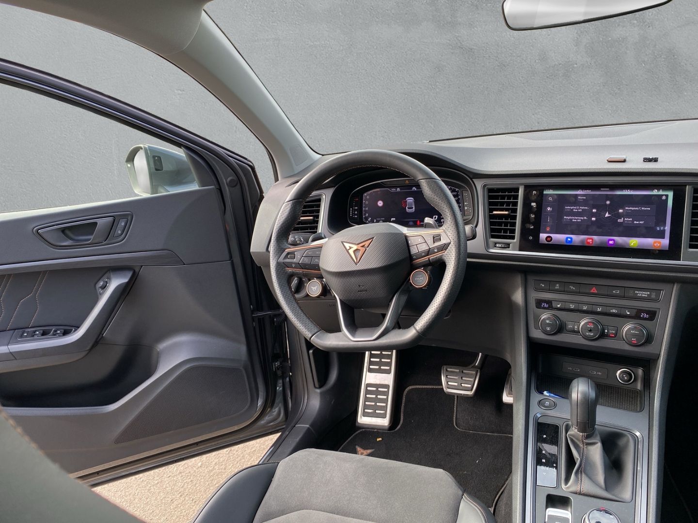 Fahrzeugabbildung CUPRA Ateca Basis AHK-klappbar Navi Digitales Cockpit