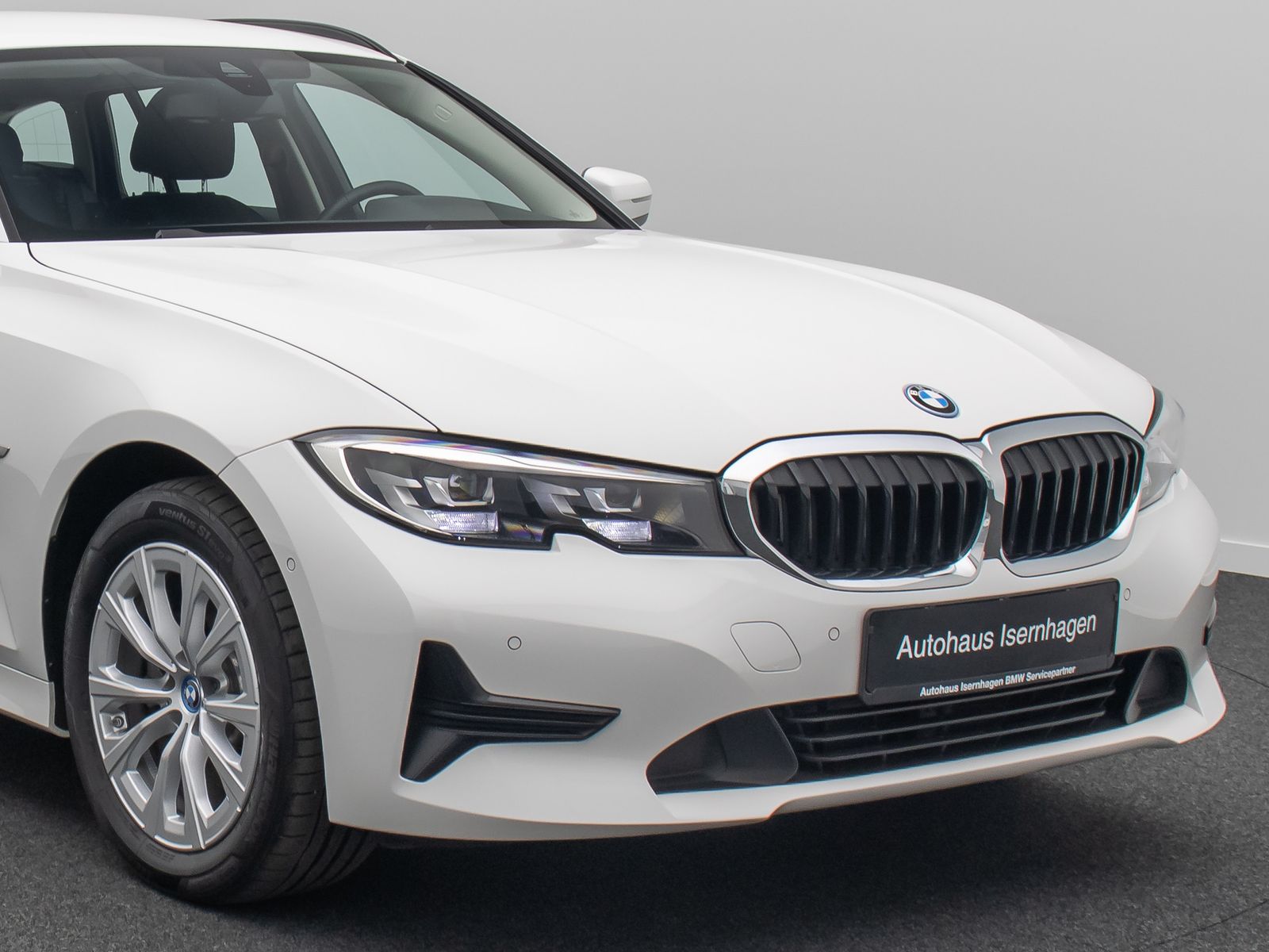 Fahrzeugabbildung BMW 320e  DAB CockPitPro Alarm Geschwindigkeitsreg