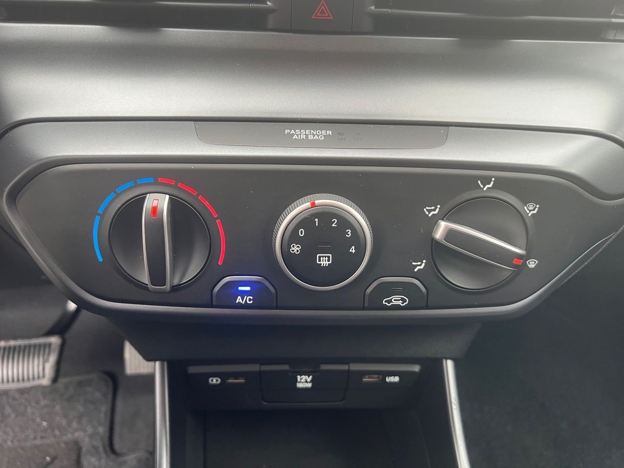 Fahrzeugabbildung Hyundai i20 SELECT SHZ*LHZ*SPURH*USB*PDC*BLUETOOTH*