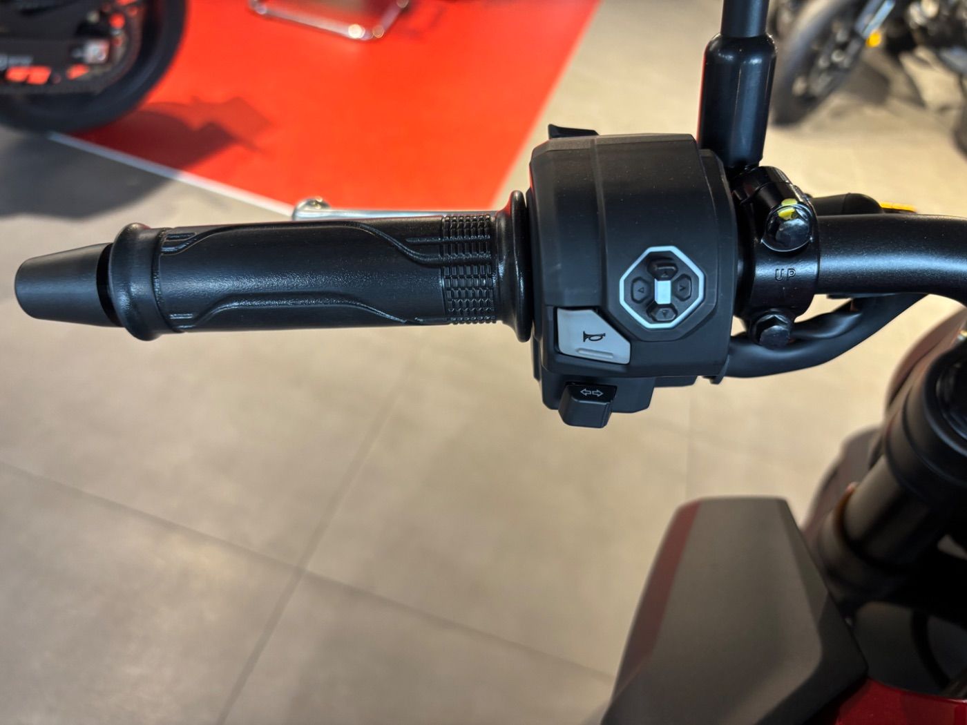 Fahrzeugabbildung Honda CB 125 R 2025