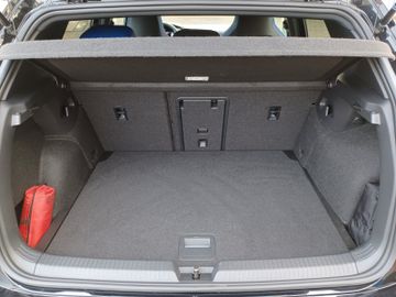Fahrzeugabbildung Volkswagen Golf VIII R 2.0 TSI DSG 4M LED/ACC/Panorama