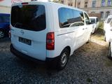Opel Vivaro Kombi M - Opel Vivaro mit Diesel-Antrieb
