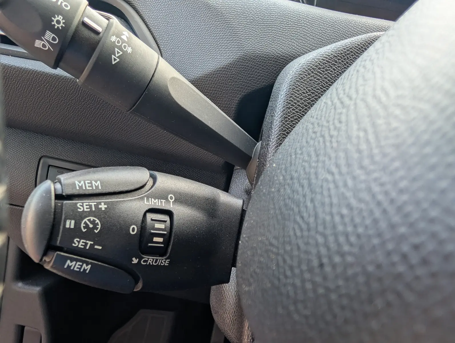 Peugeot 308 2014 — photo 14