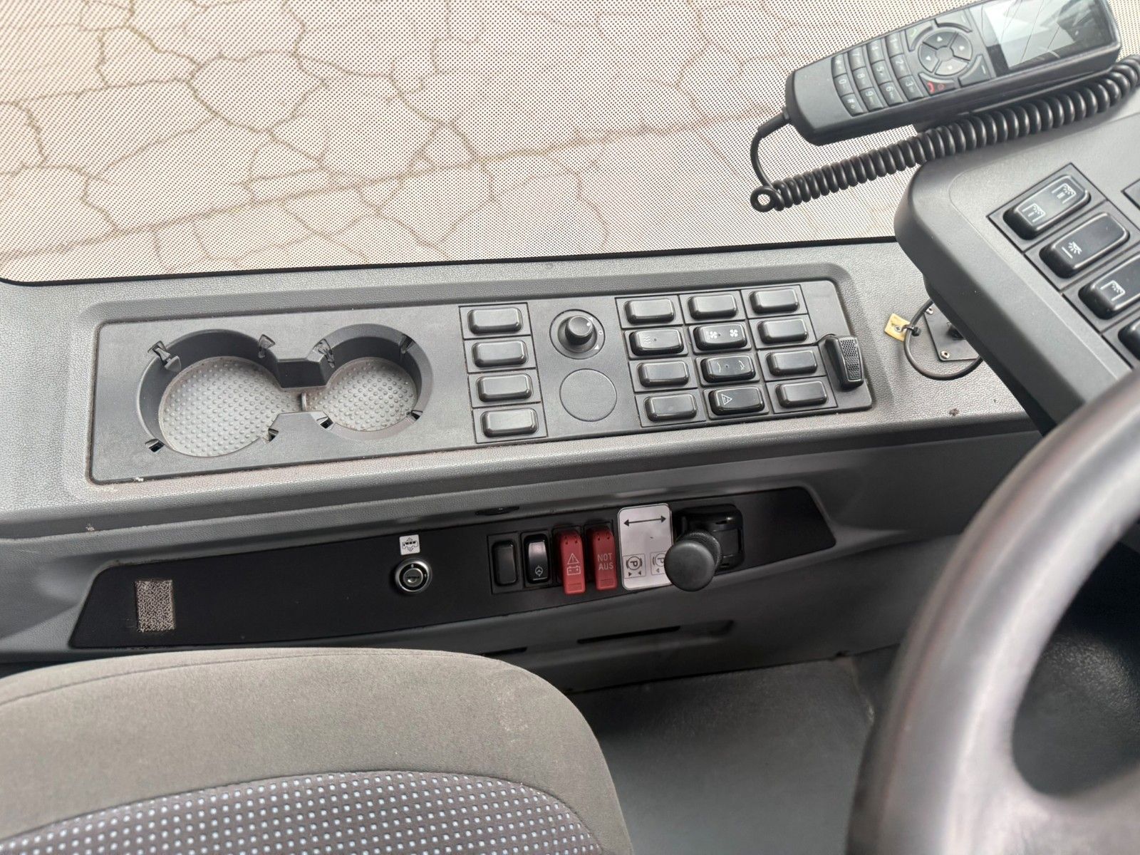 MERCEDES-BENZ  2014 - Image 13 of 28