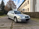 Skoda Octavia Combi 1.6 - - Skoda Octavia aus 2003: Kombi