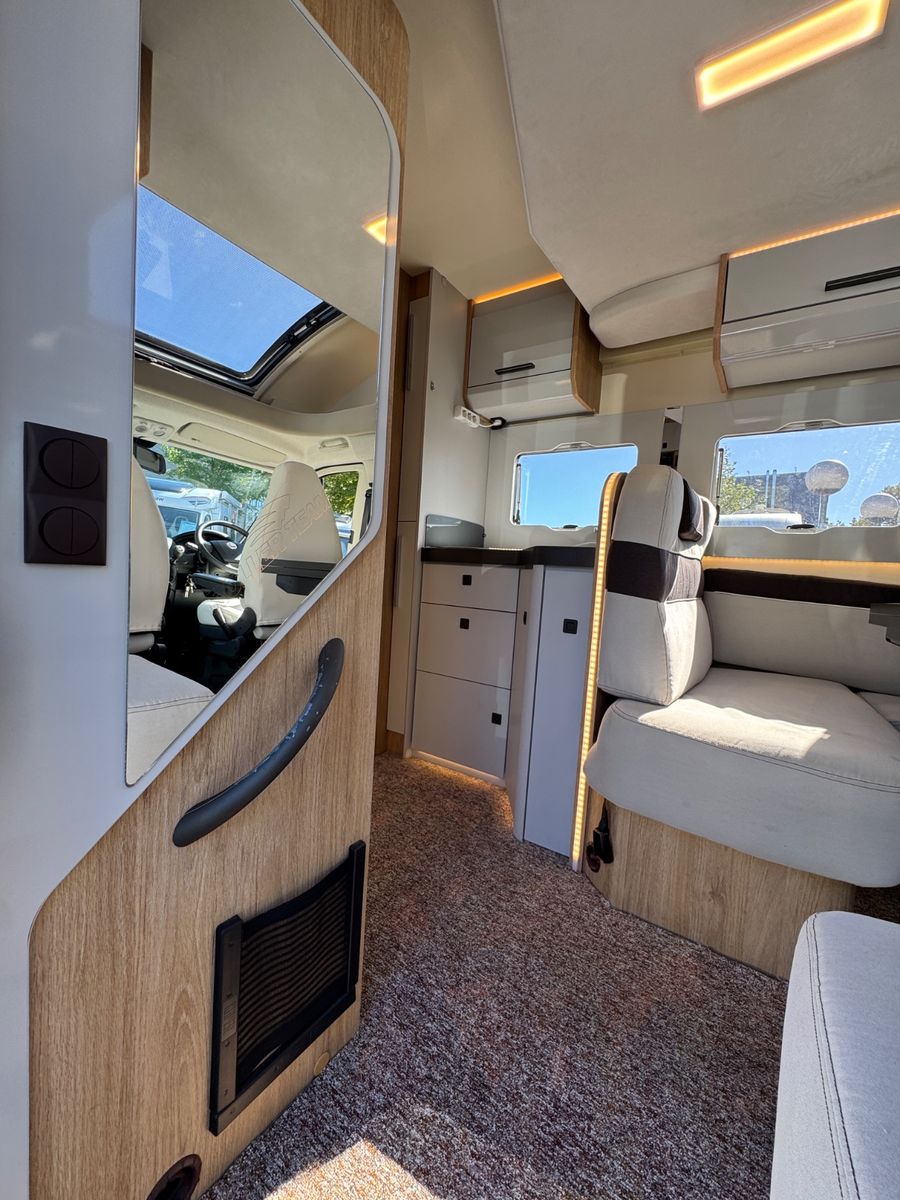 Fahrzeugabbildung Roller Team ZEFIRO 263 TL FIAT QUEENSBETT HUBBETT SOLAR TV