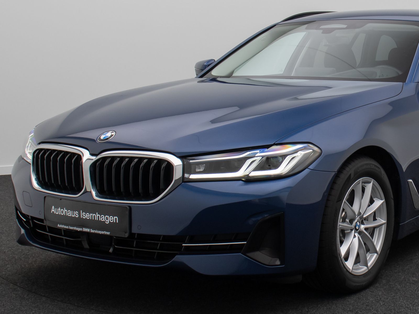 Fahrzeugabbildung BMW 530d xD HUD DAB HiFi Kamera Laser Alarm Komfort