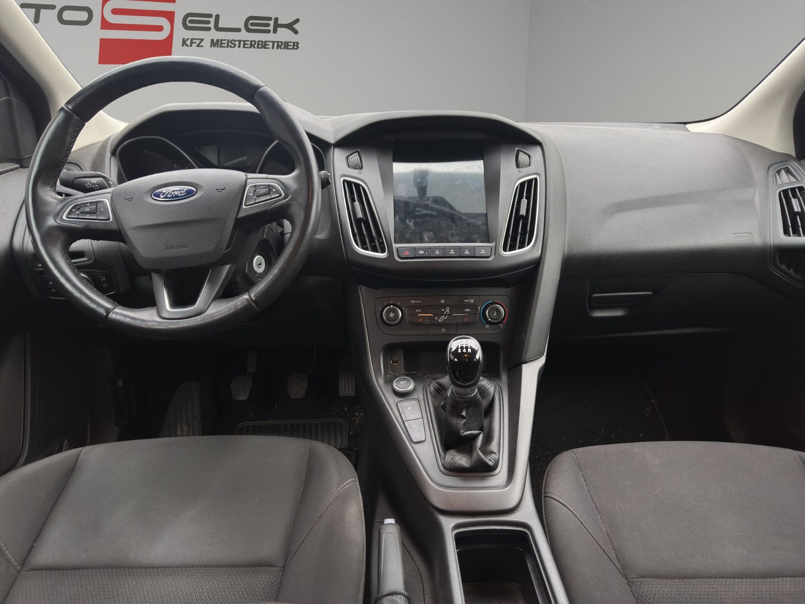 Fahrzeugabbildung Ford Focus Lim. Trend