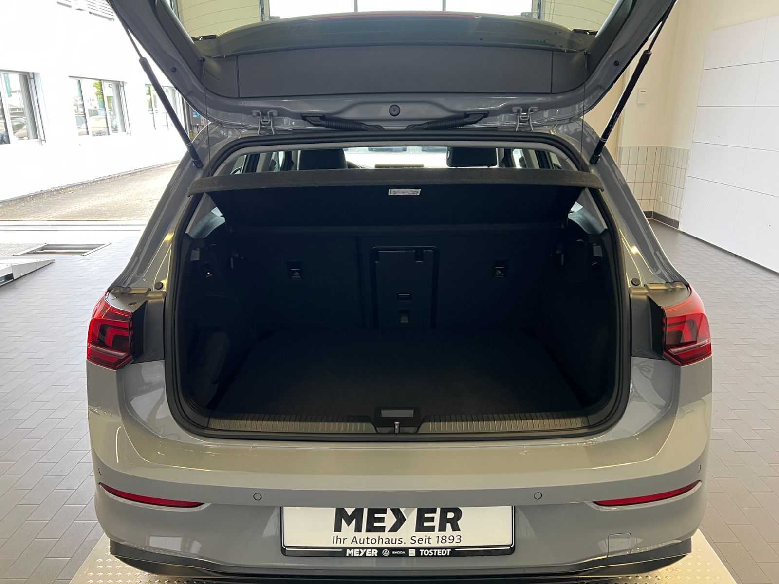 Fahrzeugabbildung Volkswagen Golf VIII Life 1.5 TSI *AHK, LED, ACC, Kamera, 1