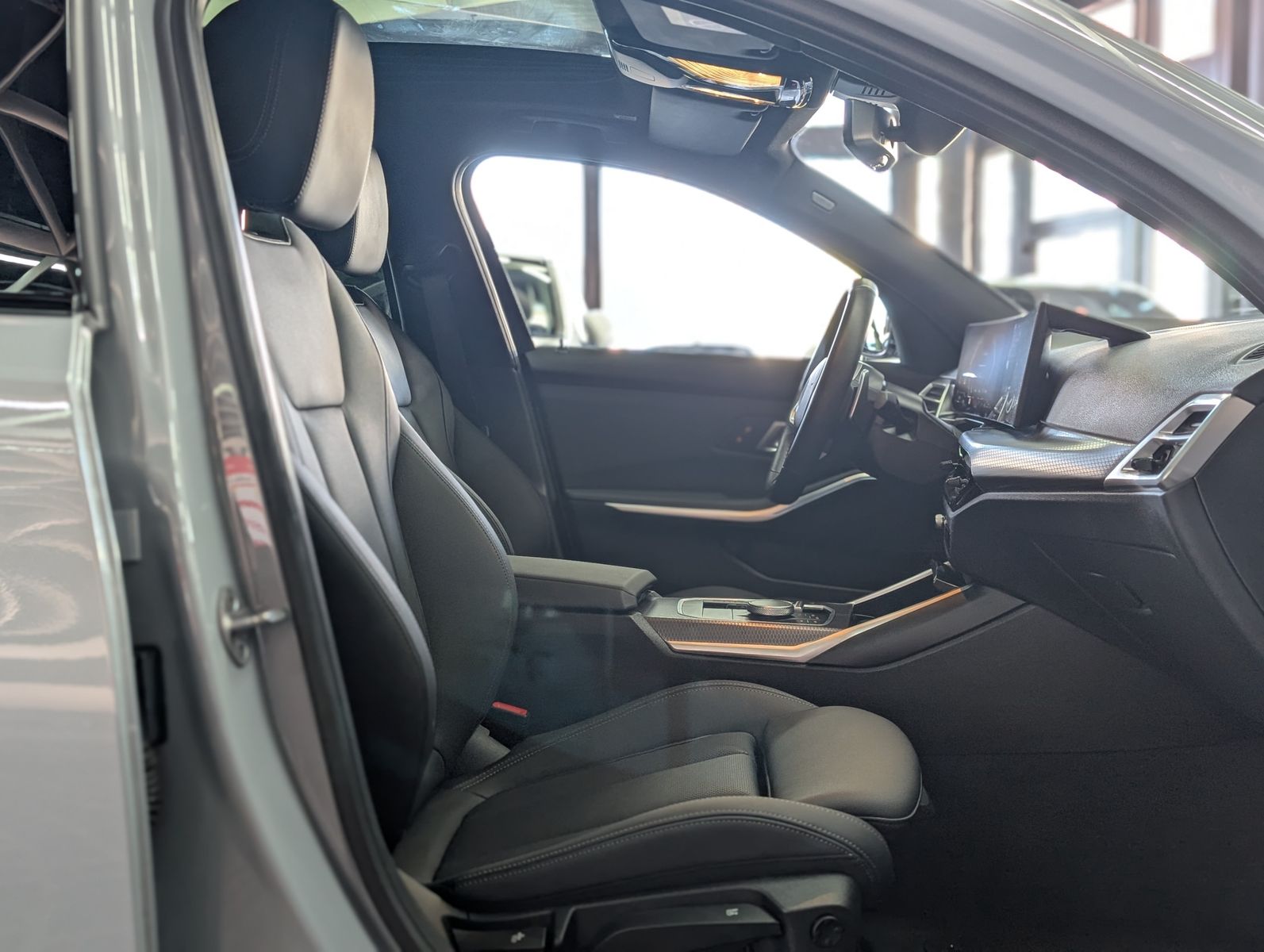 Fahrzeugabbildung BMW 320 d xDrive M Sport SHADOW PANO ACC KAM AHK LED