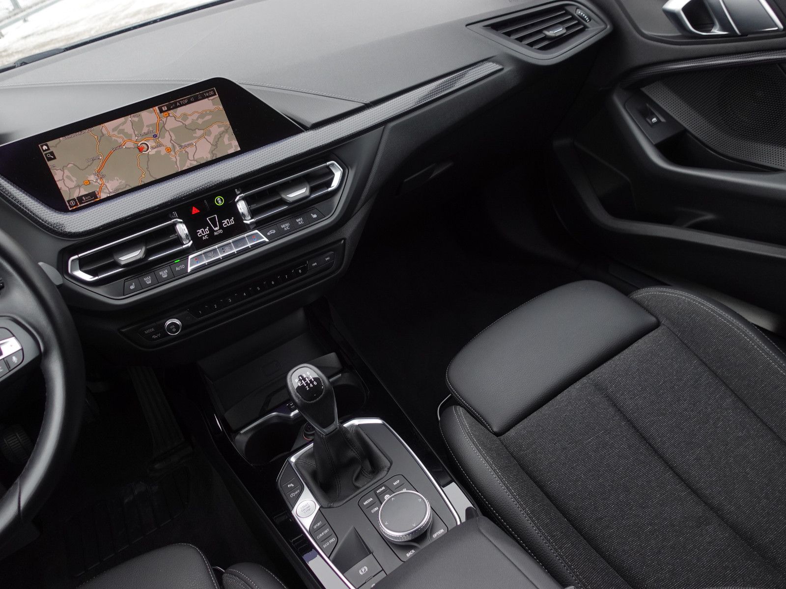 Fahrzeugabbildung BMW 118i Sport Line Navi CarPlay LED-Pkt.