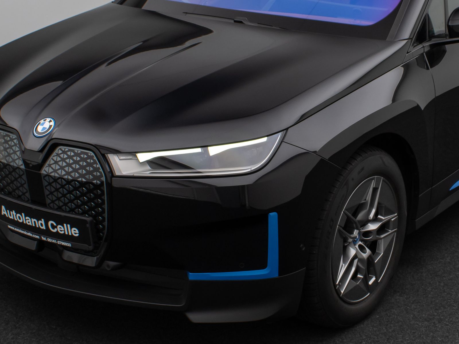 Fahrzeugabbildung BMW iX xD50 360°H/K DAB ACC SoftCl ACC Komfort 21Zol