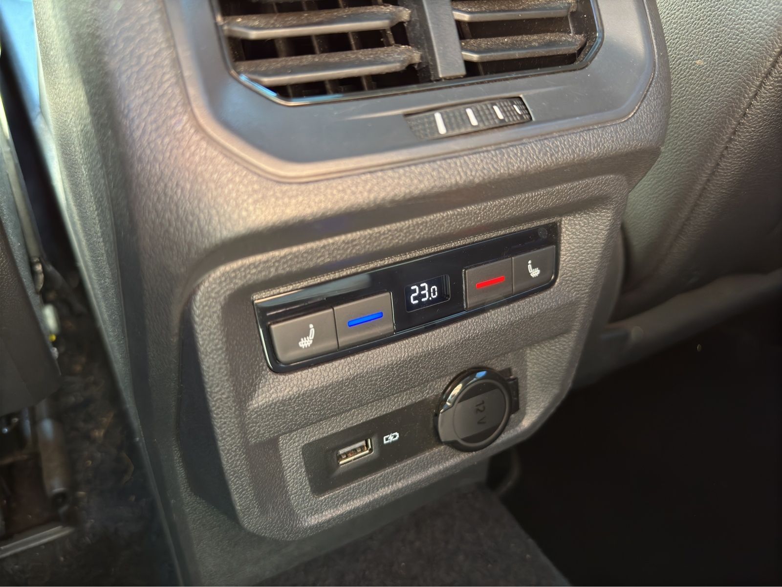 Fahrzeugabbildung Volkswagen Tiguan Allspace Highline TDI DSG 4M LED LEDER 7-
