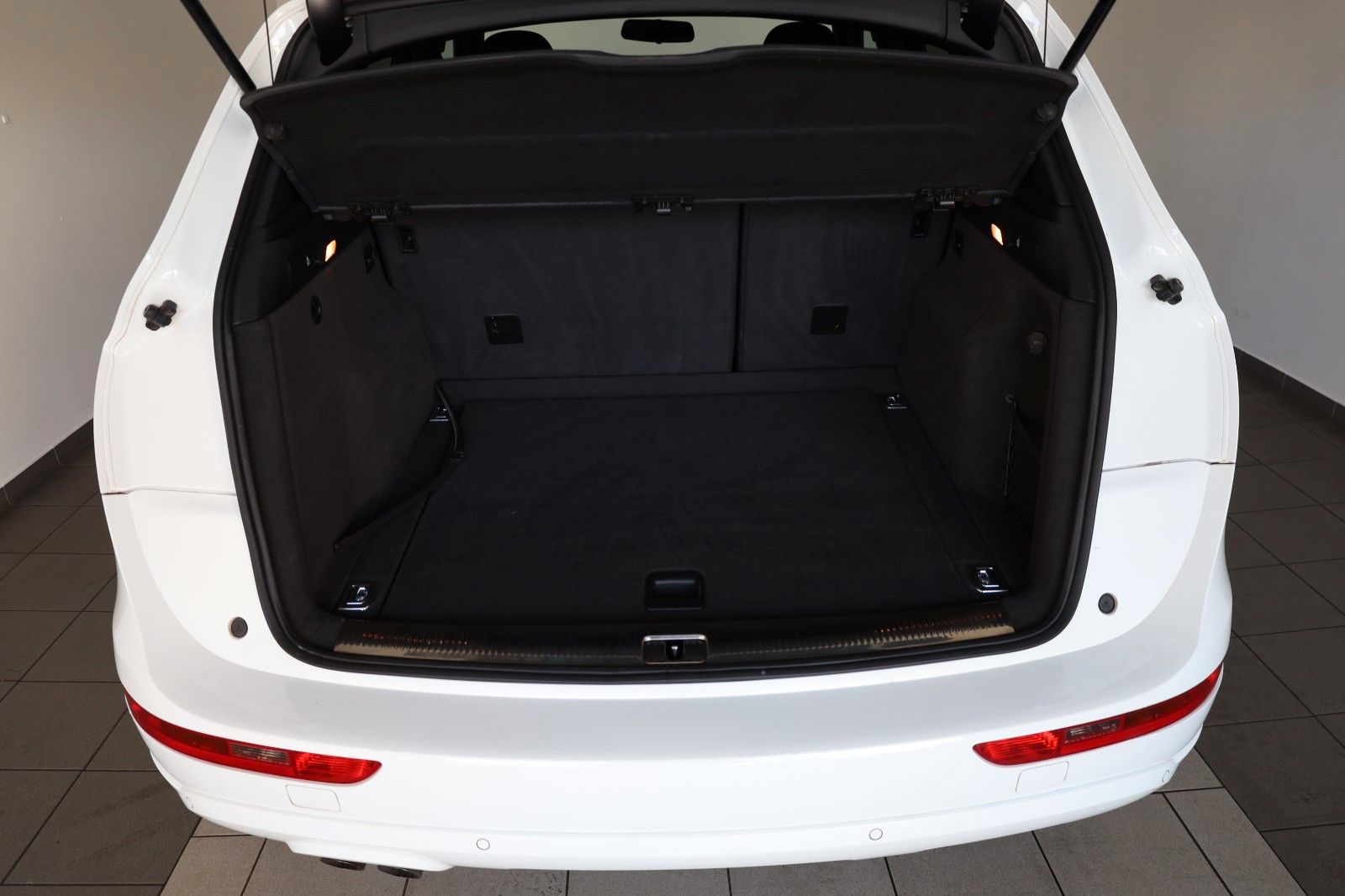 Fahrzeugabbildung Audi Q5 2.0 TDI quattro S line T.Leder,Navi,SH,20"