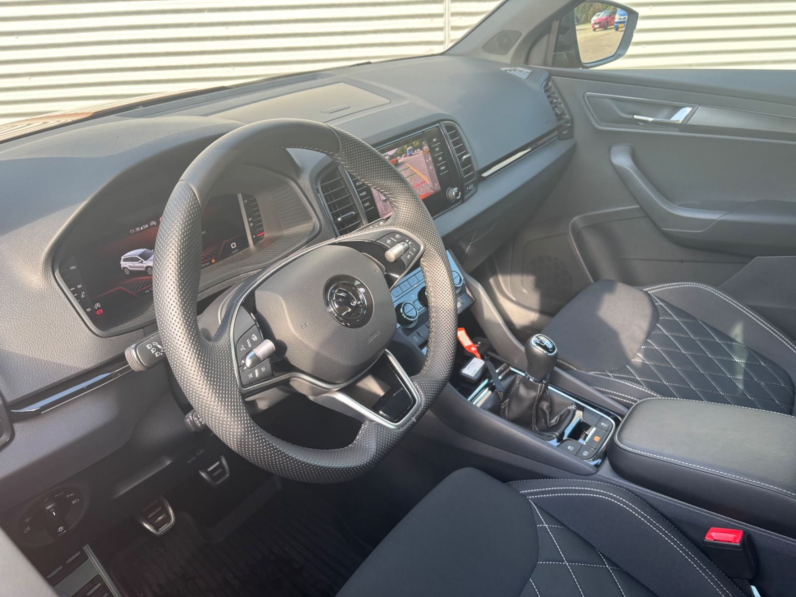 Fahrzeugabbildung SKODA Karoq Sportline Navi ACC KAM