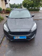 Ford Focus 1,5 TDCi 120 PS  Antrazit, Winterpaket - mit Diesel-Antrieb: Grau, Kombi, Winterpaket