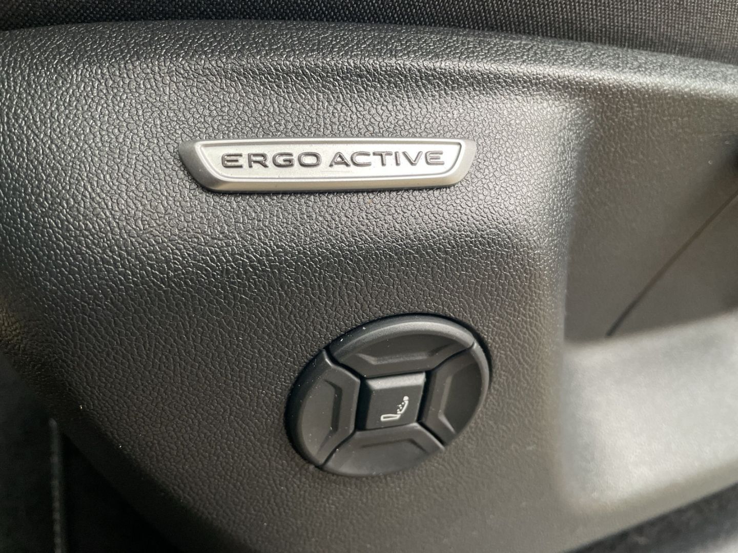 Tiguan 2.0 TDI R-Line 4Motion AHK/Pano/360°Kamer