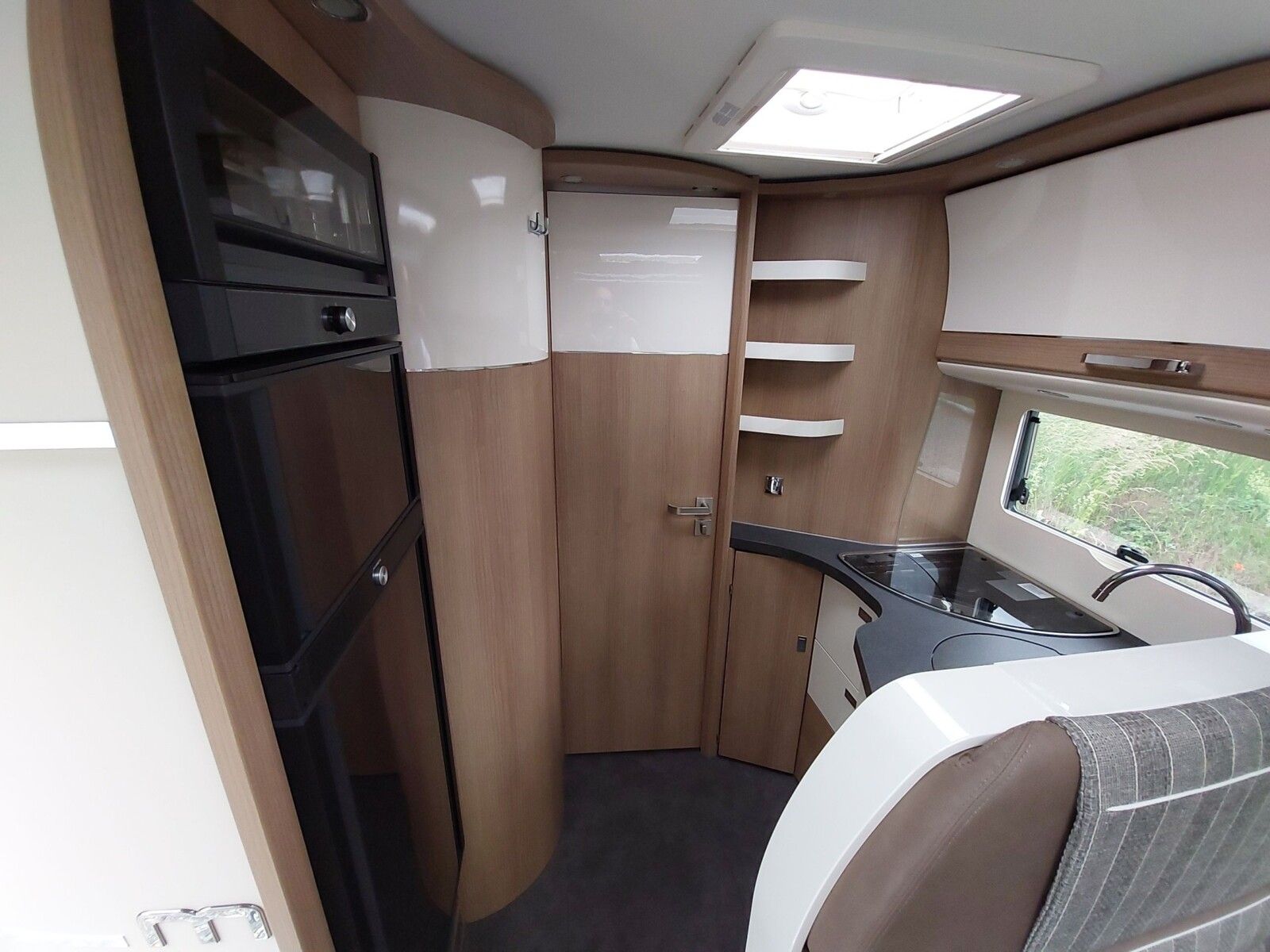 Fahrzeugabbildung Malibu T 490 LE Automatik SkyView Media