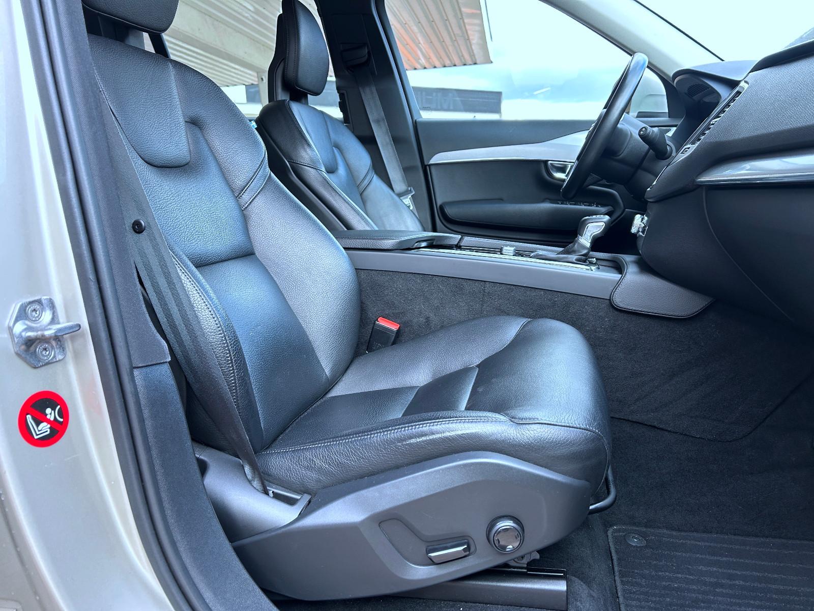 Volvo XC90 T6. 2,0 Ltr. Aut AWD Navi LED Leder Tüv NEU