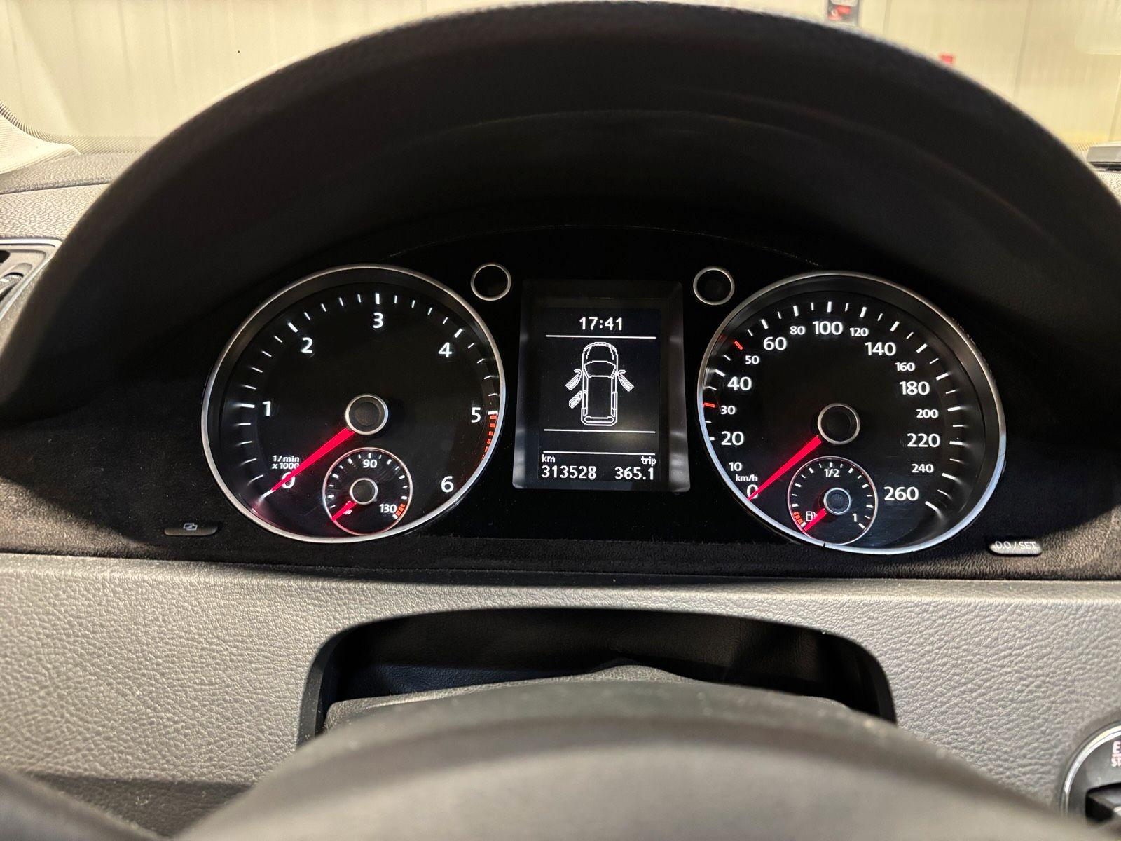 Volkswagen Passat 2012 — photo 9