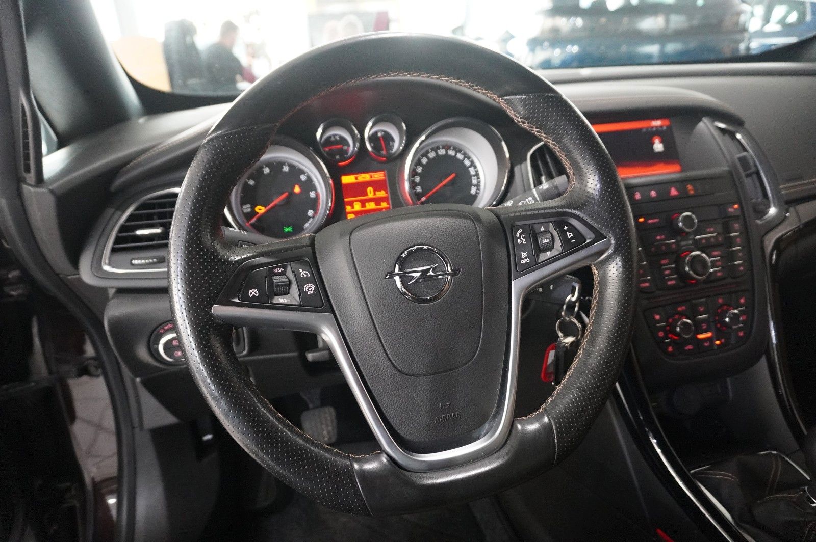 Fahrzeugabbildung Opel Cascada 2.0D ACTICE NAVI/LED/KAMERA/SPORT/SHZ