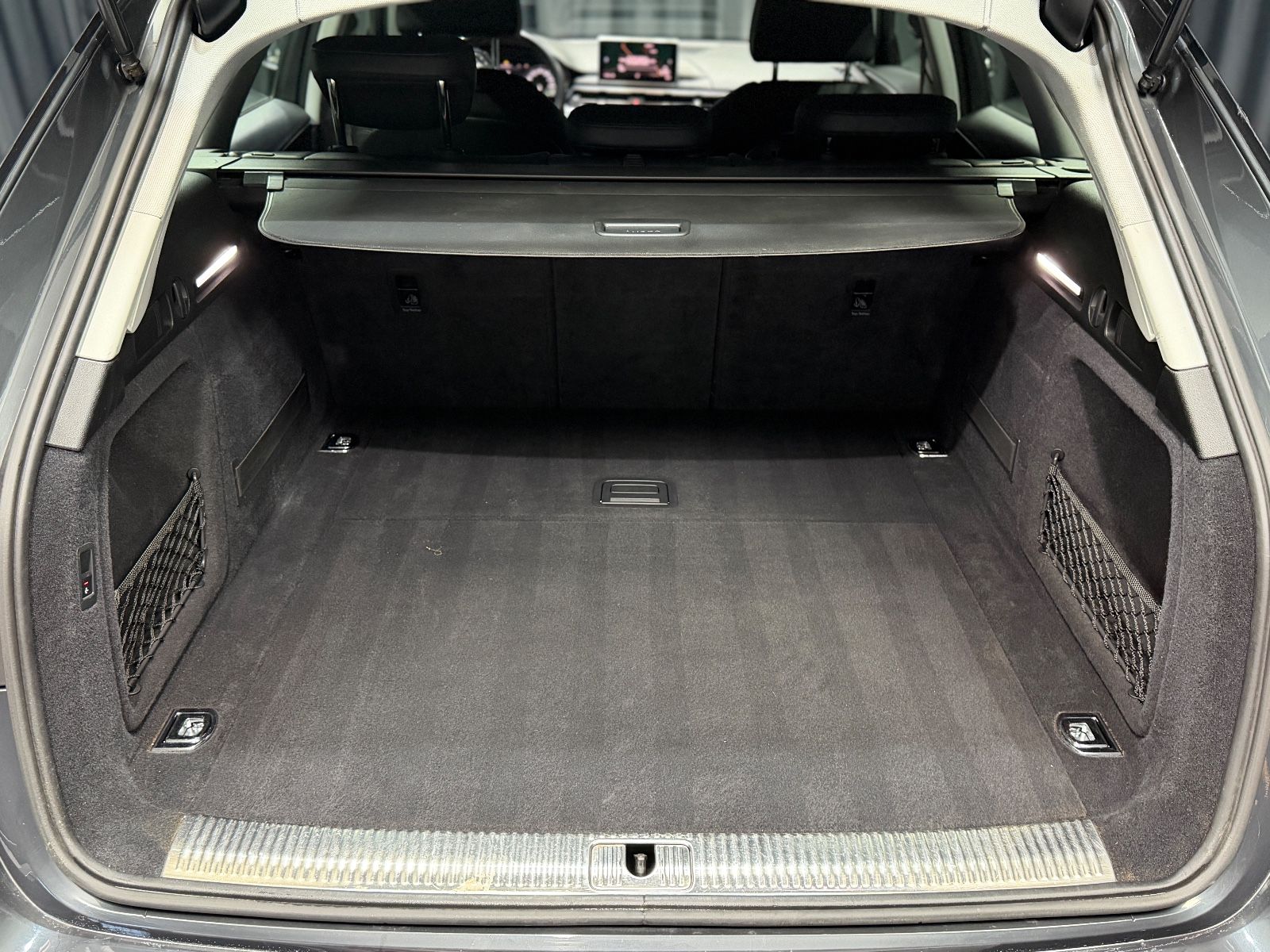 Fahrzeugabbildung Audi A4 Avant g-tron sport|S-LINE|S-TRONIC|HEAD-UP|