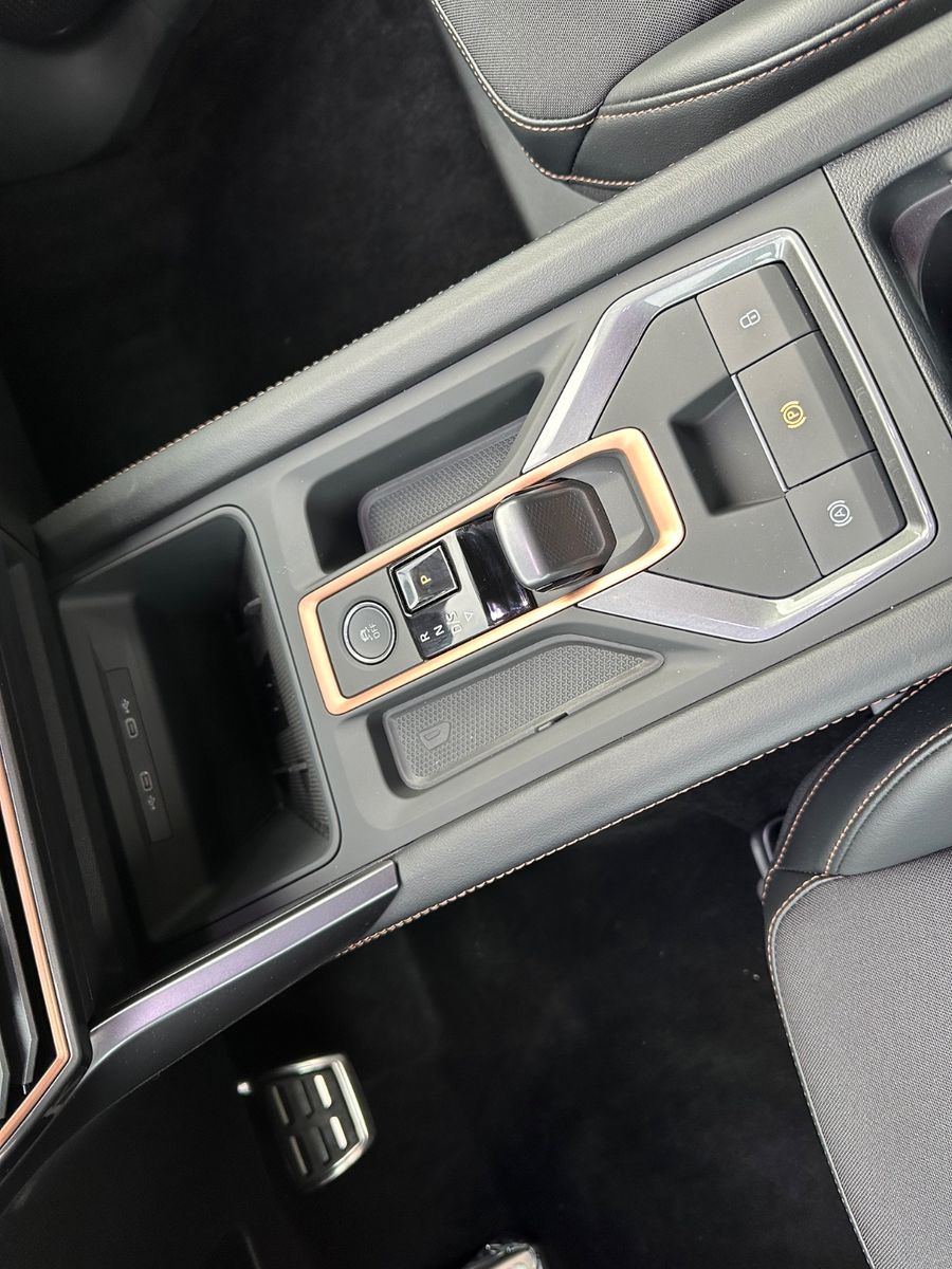 Fahrzeugabbildung CUPRA Leon ST 1.5 eTSI DSG Navi/ACC/AHK/LED/Shzg/GJR