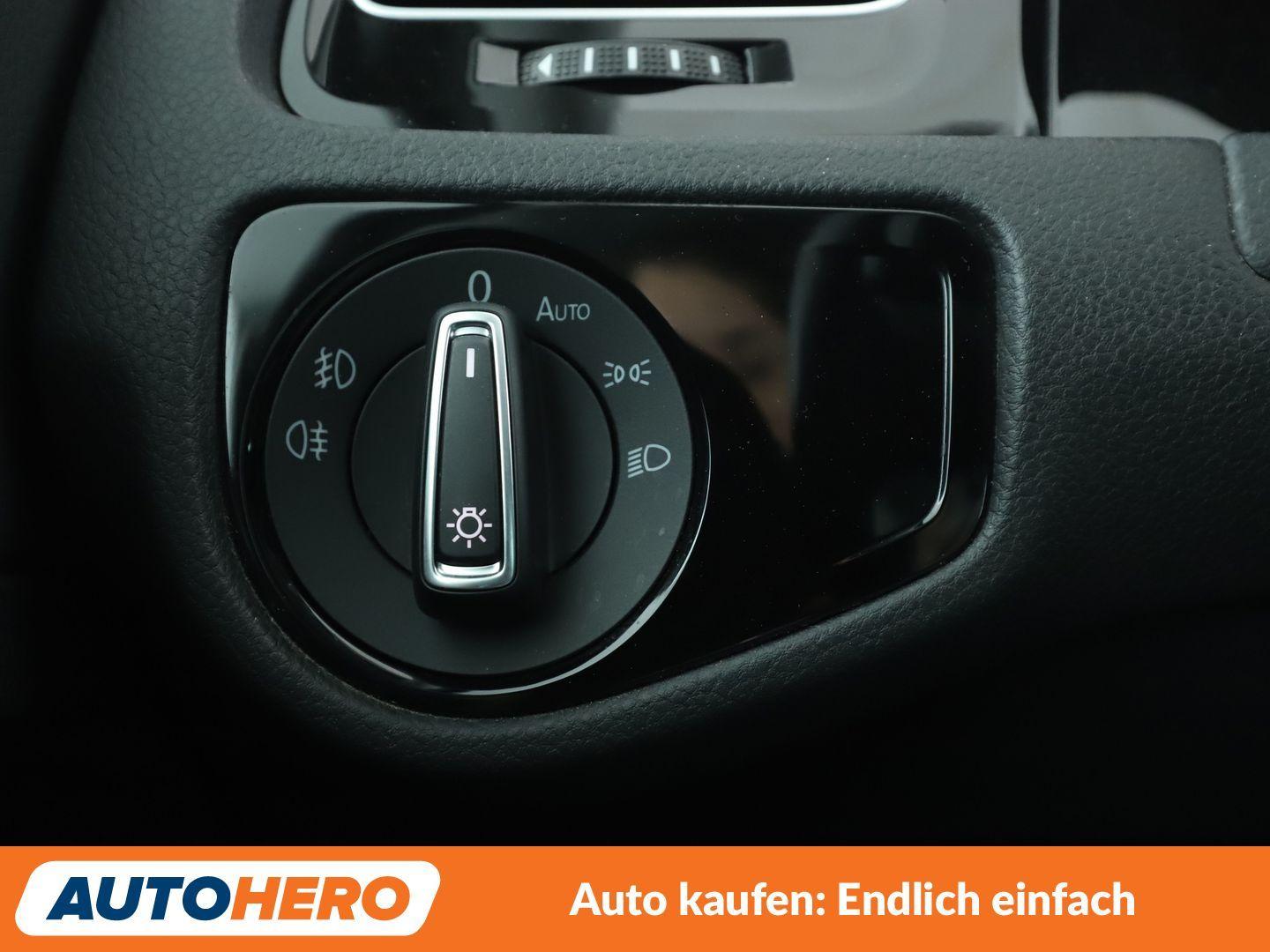 Volkswagen Golf VII 1.5 TSI ACT Sound*ACC*PDC*SHZ*