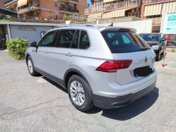 Volkswagen Tiguan - 4