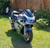 Suzuki GSX-R 600 - SUZUKI BENZIN RENNSPORT GSX R