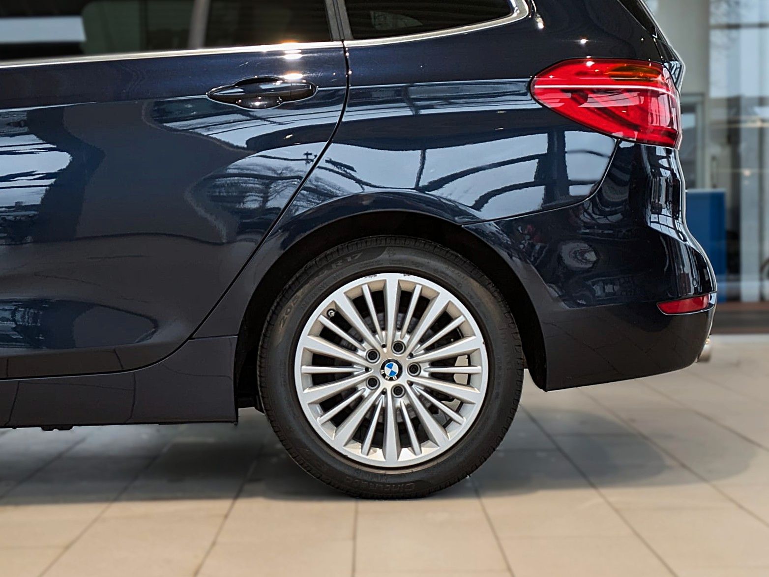 Fahrzeugabbildung BMW 220d Gran Tourer LEDER NAVI HUD PANO LED CAM