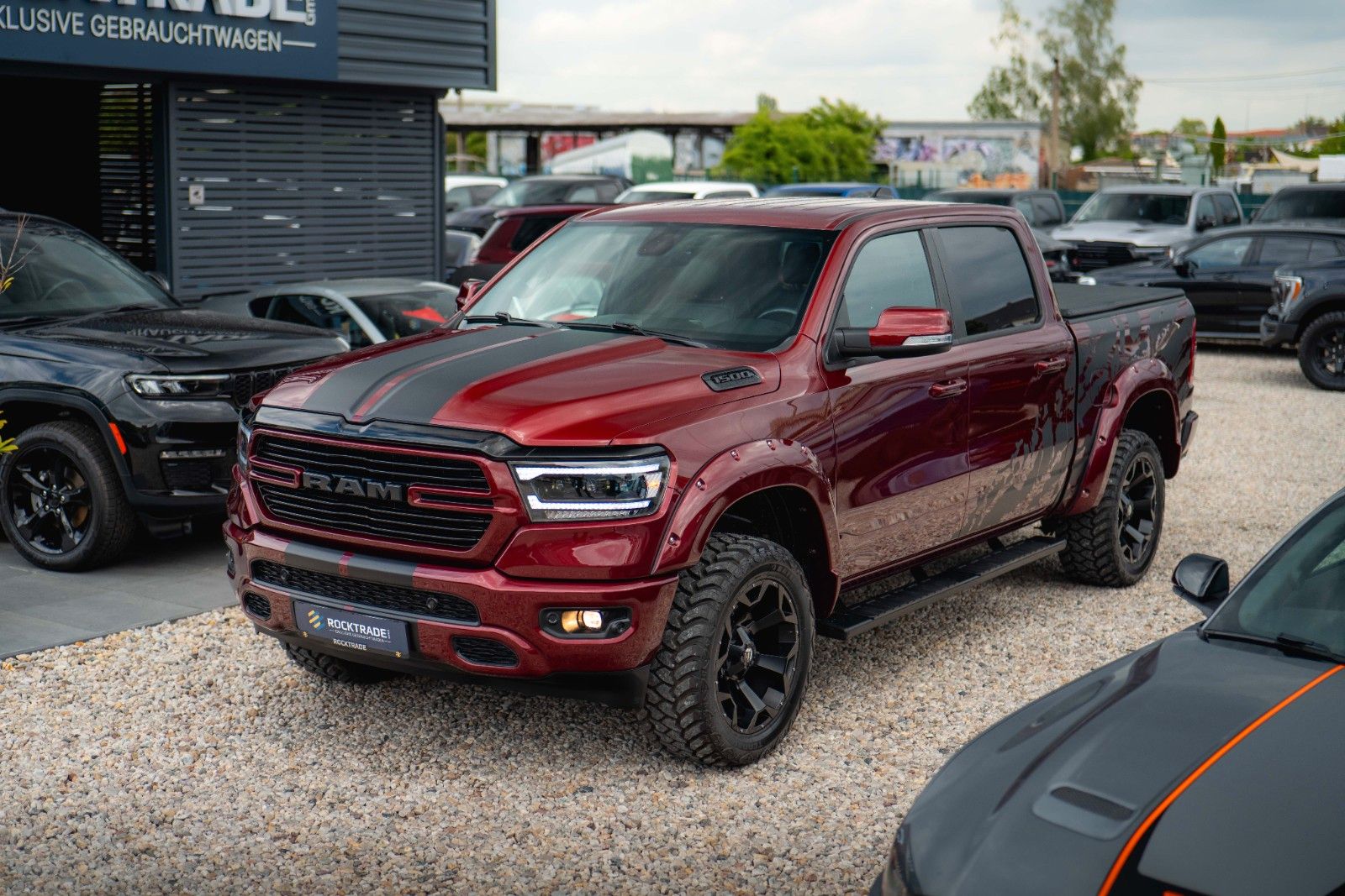 Fahrzeugabbildung Dodge RAM 5.7 V8 HEMI 4x4 OFFROAD Night-Paket *LED*19%