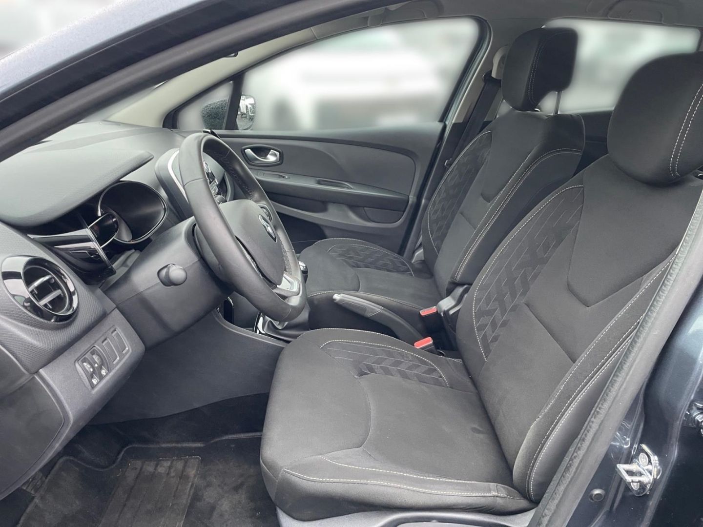 Fahrzeugabbildung Renault Clio IV Grandtour Limited Klima Tempomat DAB