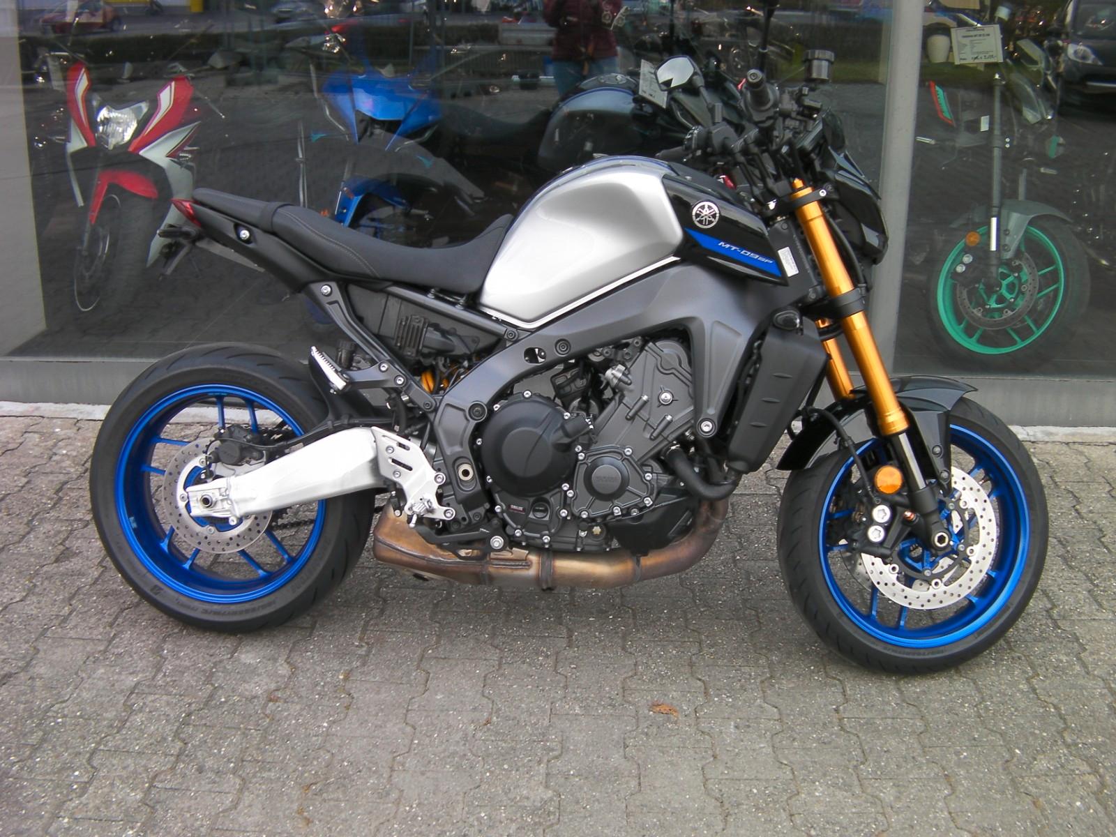 Yamaha MT-09 SP*kurzes Heck*Windschild etc.