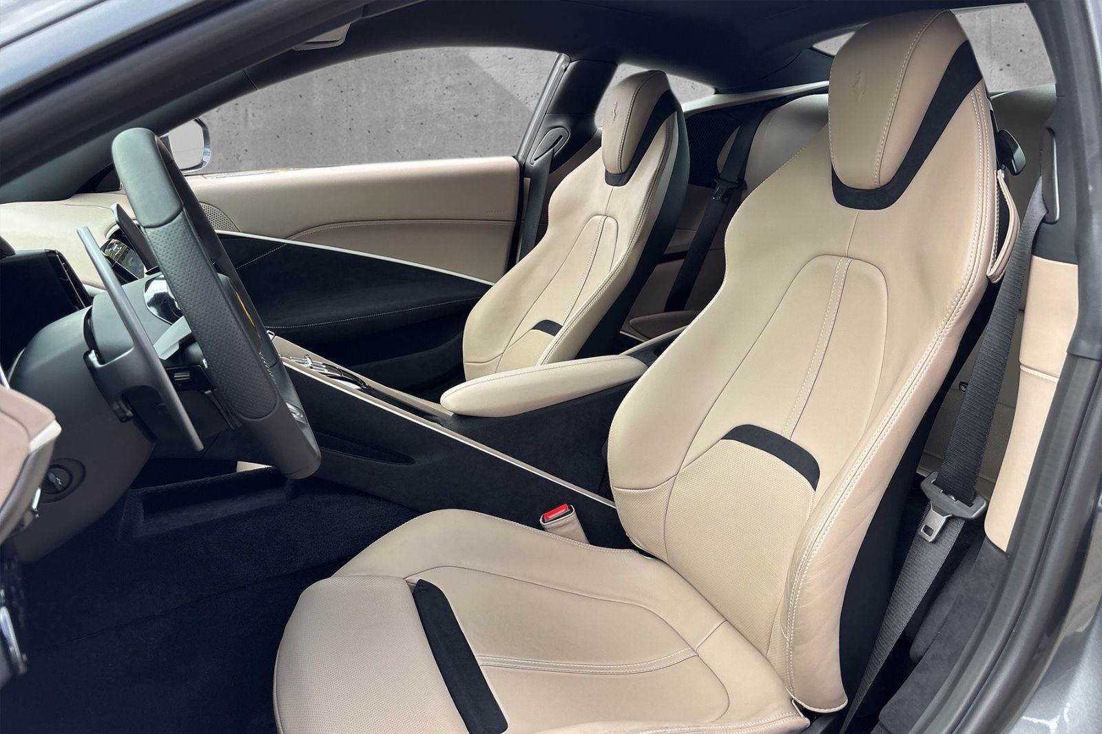 Fahrzeugabbildung Ferrari Roma*erst 1000 km*ADAS*360° Surround*CarPlay