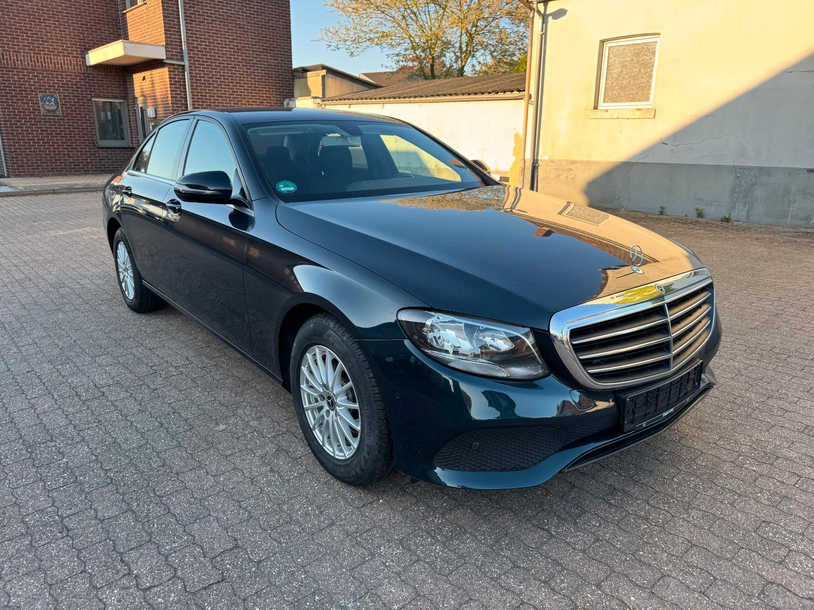 Mercedes-Benz E 220 d Limousine StndHzg*RKam*1Hand*Scheckhft