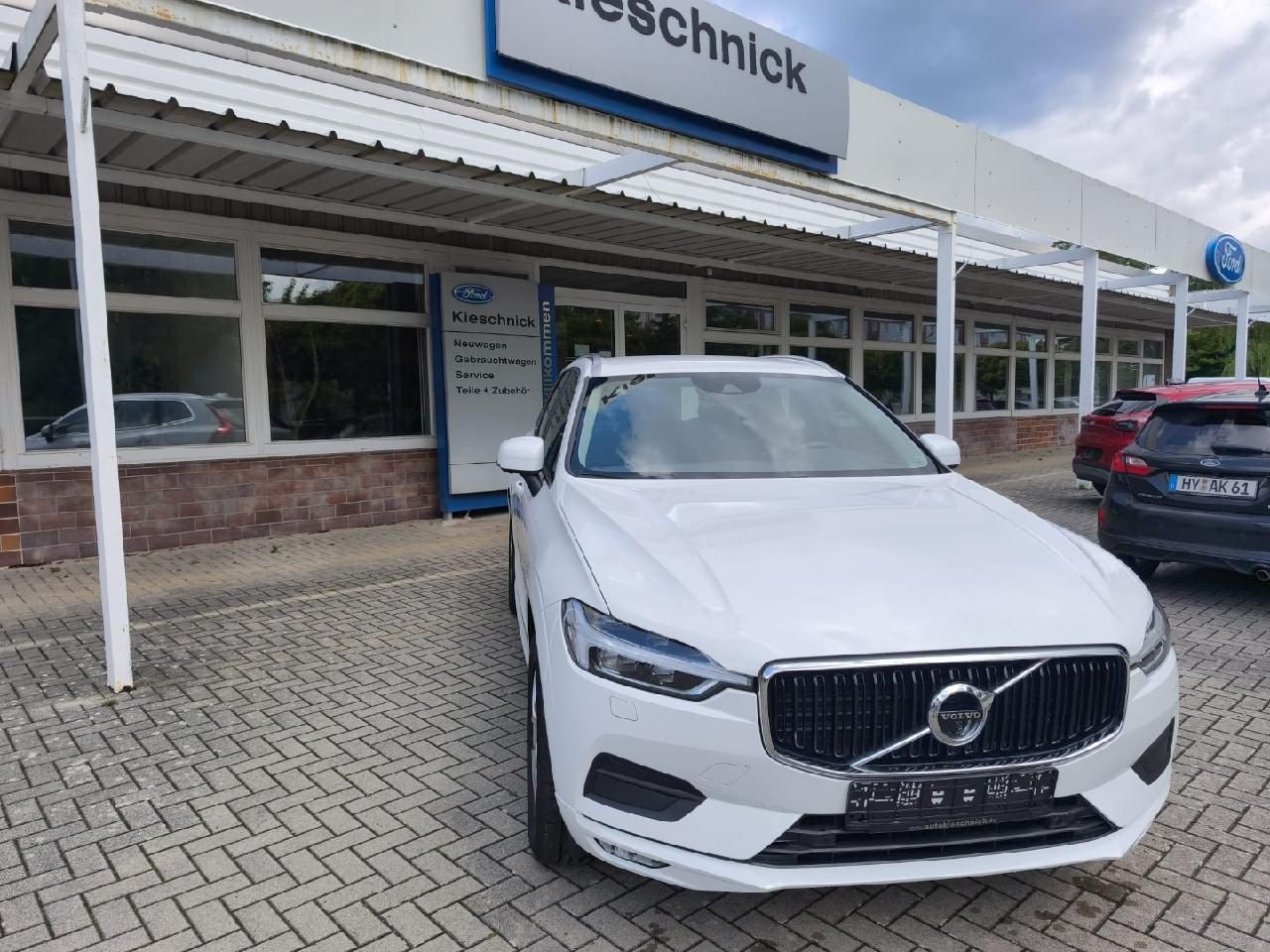 Fahrzeugabbildung Volvo XC60 Momentum Pro AWD
