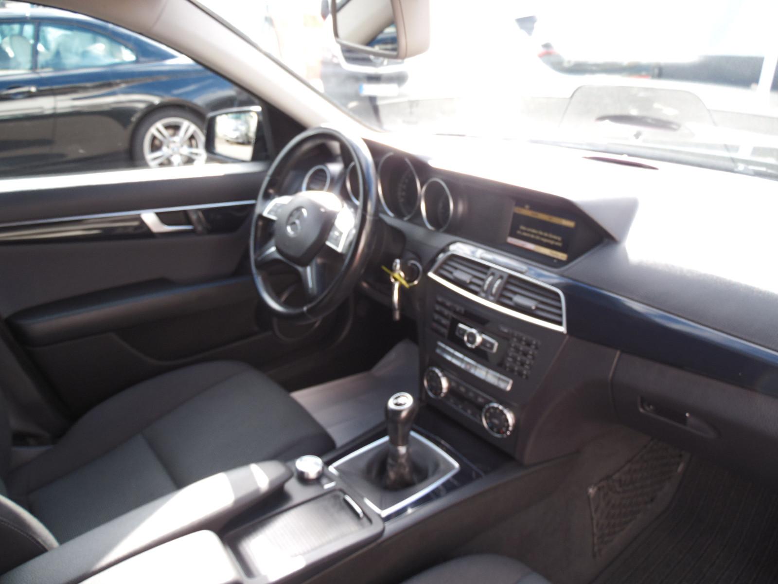 Mercedes-Benz C180 2011 — photo 7