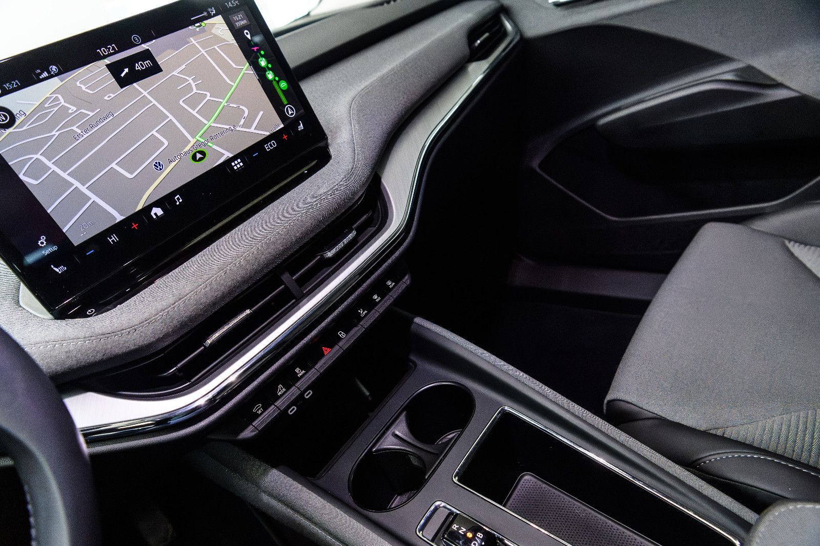 Fahrzeugabbildung SKODA Enyaq 60 Loft MATRIX-LED+RFK+NAVI+KEYLESS+SZH