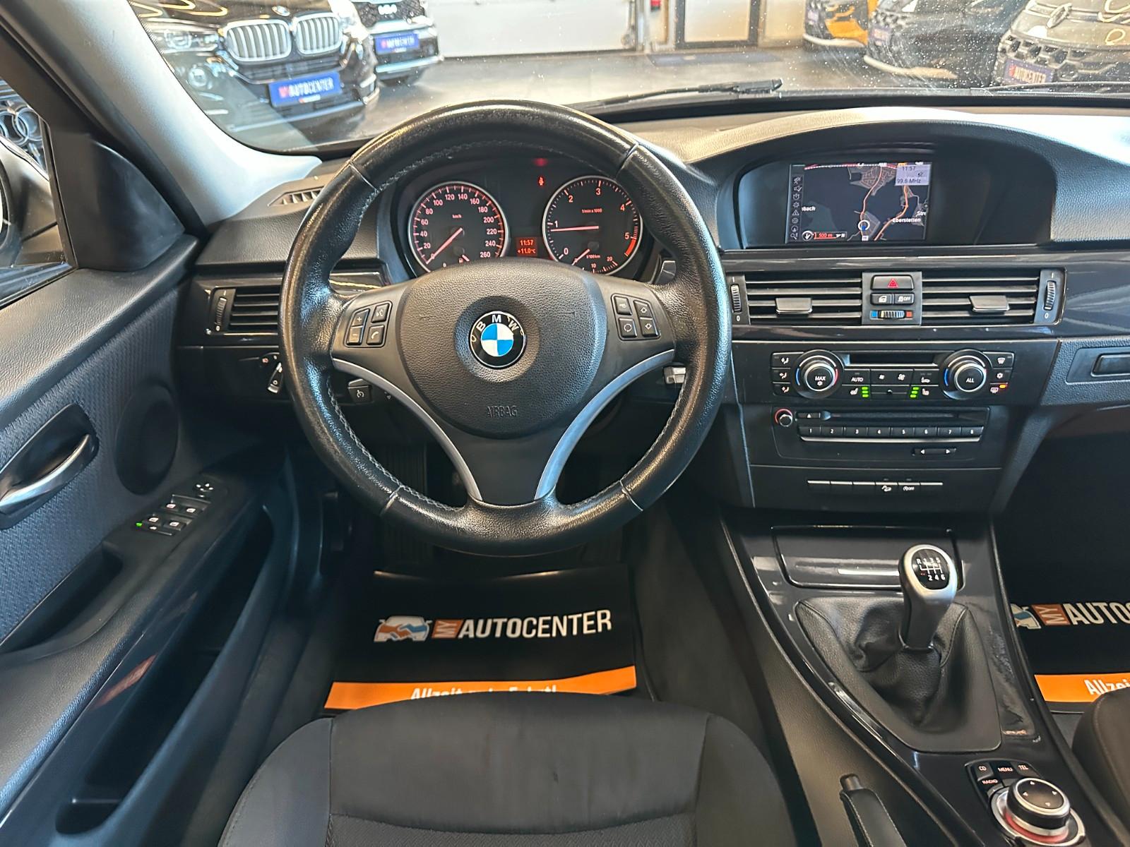 BMW 320 2011 — photo 8