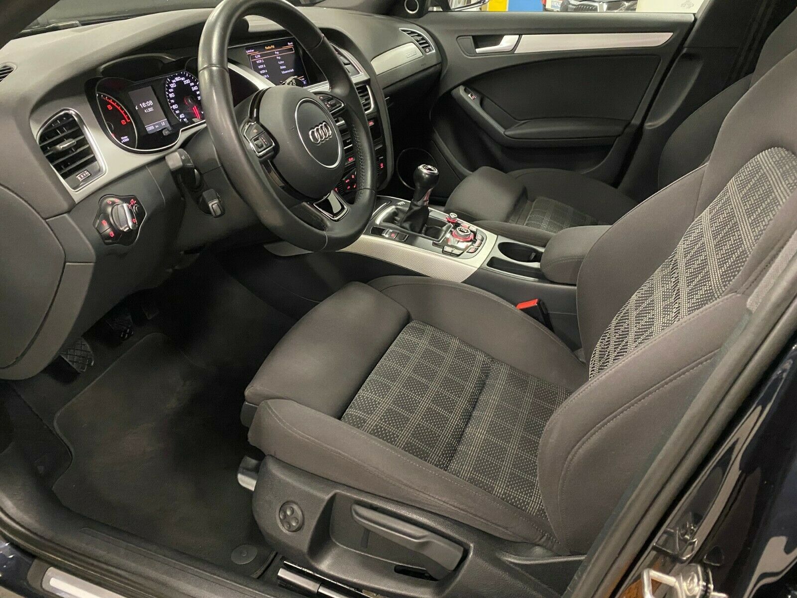 Fahrzeugabbildung Audi A4 2.0 TDI Ambition+QUATTRO+EINZELSTÜCK+BI-XENON