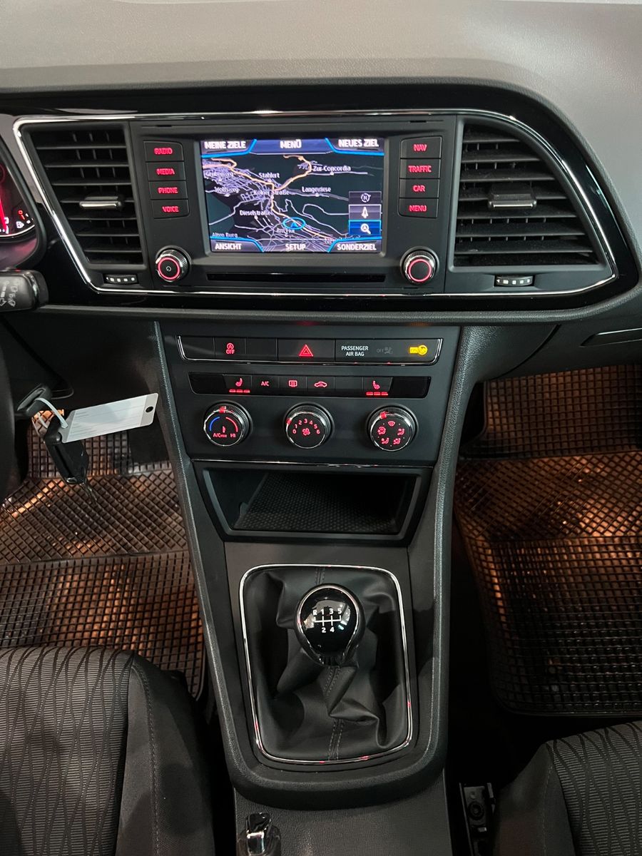 Fahrzeugabbildung SEAT Leon ST 1.6 TDI Style *NAVI*SITZHEIZUNG*