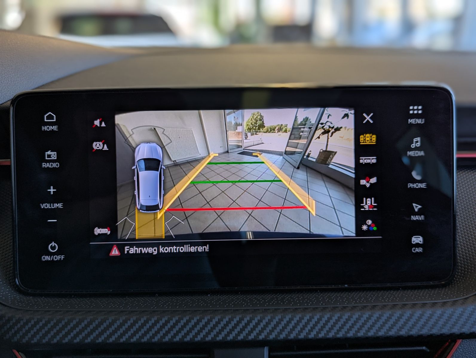 Fahrzeugabbildung SKODA Scala 1.5 TSI DSG Monte Carlo Kamera ACC LED 18"
