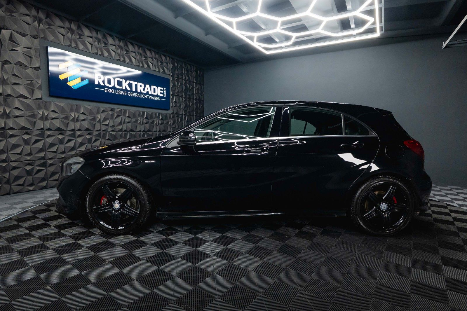 Fahrzeugabbildung Mercedes-Benz A 250 AMG Sport Black Edition *TÜV Neu*Navi*19%*